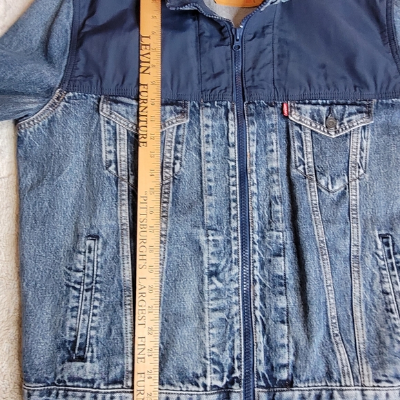 Levi’s Men’s Trucker Jacket Denim Blue Poly Block Chest Size LARGE - Picture 2 of 10